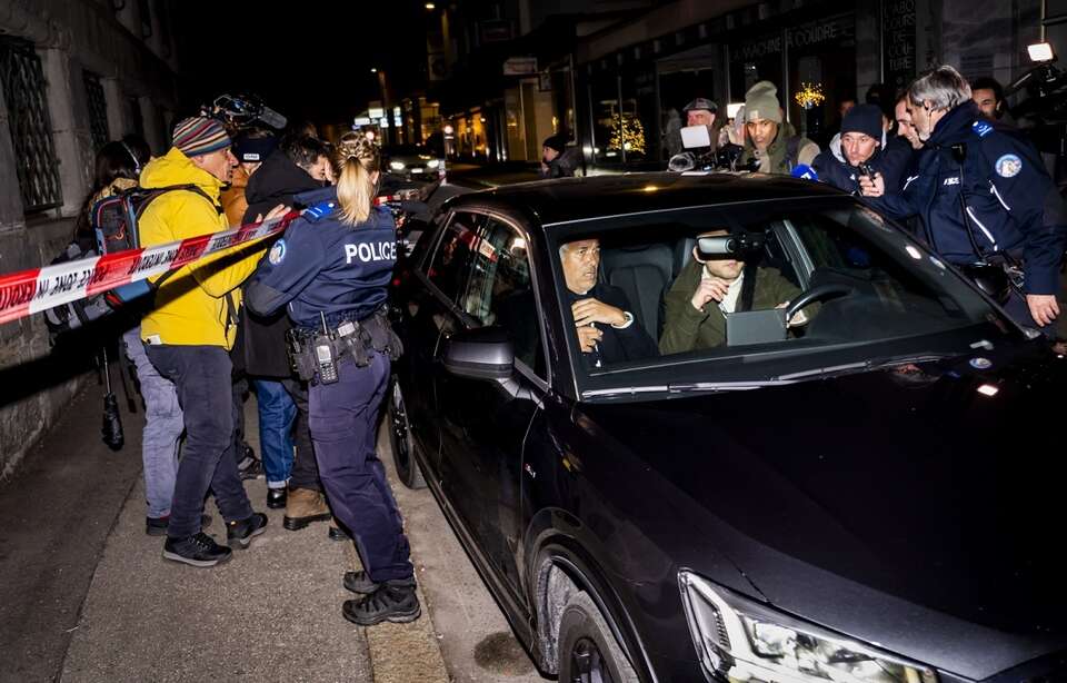 Właściciel baru w Crans-Montanie został zwolniony z aresztu za kaucją. / autor: EPA/JEAN-CHRISTOPHE BOTT Dostawca: PAP/EPA.