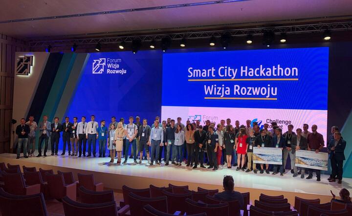 Konkurs Smart City Hackathon z udziałem 16 zespołów odbył się pod patronatem Prezesa Rady Ministrów oraz Ministerstwa Przedsiębiorczości i Technologii / autor: fot. Twitter / @WizjaRozwoju