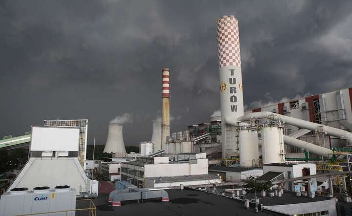 Elektrownia węglowa Turów korzysta z węgla brunatnego z sąsiedniej kopalni odkrywkowej / autor: materiały prasowe PGE GiEK