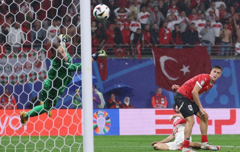 Turcja pokonała Austrię 2:1. Ozdobą meczu parada bramkarza