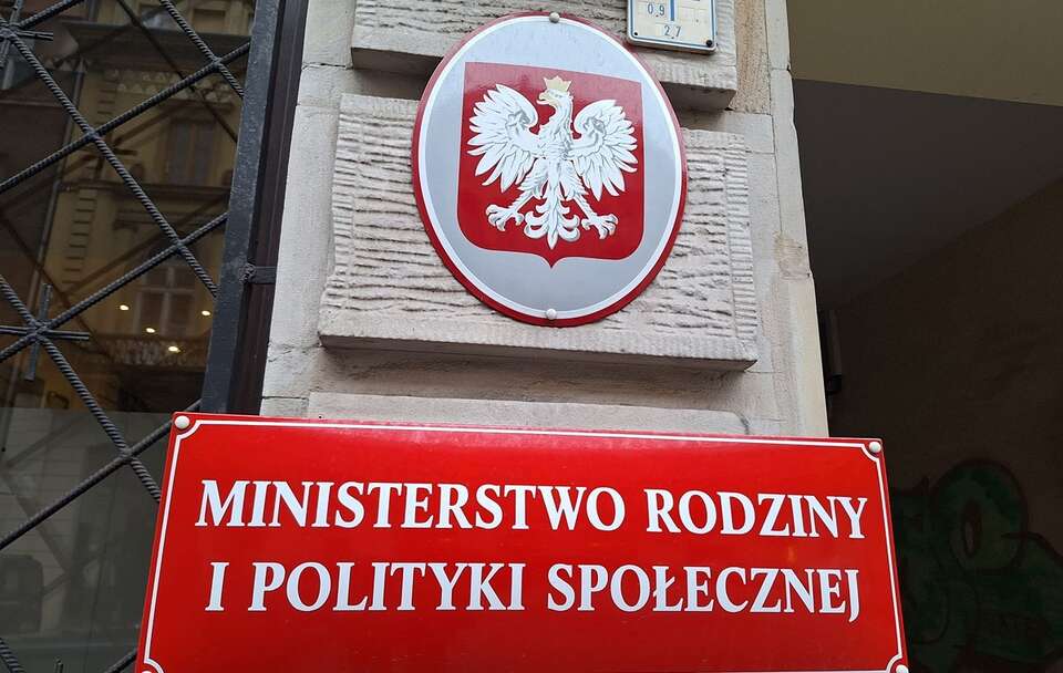 Co dalej z "Domem Chłopaków"? Jest odpowiedź resortu rodziny