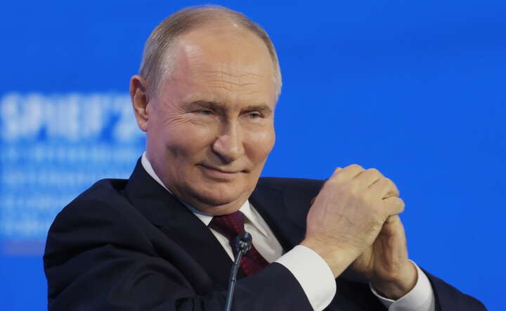 Władimir Putin  podczas Forum Ekonomicznego w Petersburgu / autor: ANTON VAGANOV/EPA/PAP