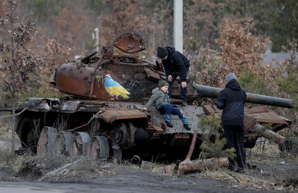 Rosyjski zniszczony czołg / autor: PAP/EPA