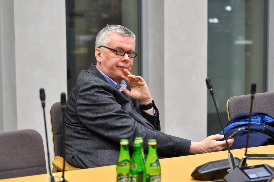 Poseł KO Tomasz Siemoniak podczas posiedzenia sejmowej Komisji Ustawodawczej / autor: PAP/Andrzej Lange