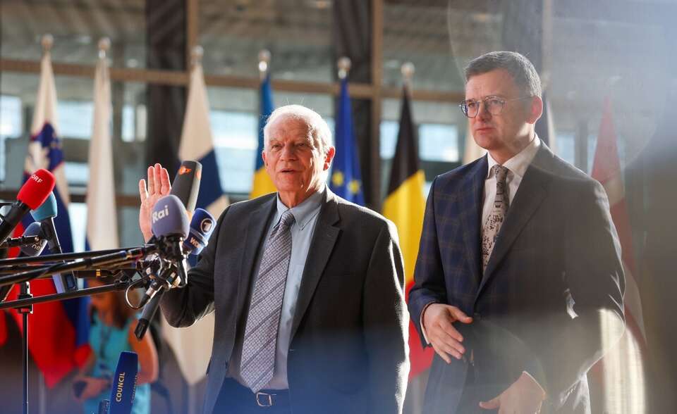 Josep Borrell i Dmytro Kułeba / autor: PAP/EPA/OLIVIER HOSLET