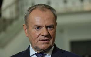 Donald Tusk zabrał głos po głosowaniach Sejmu ws. Ziobry. / autor: PAP/Paweł Supernak