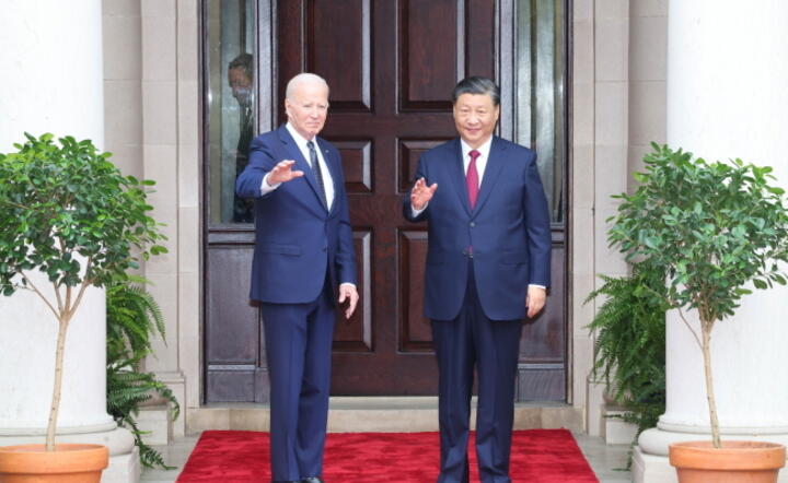 Prezydent Chin Xi Jinping spotyka się z prezydentem USA Joe Bidenem / autor: PAP/EPA/XINHUA / DING LIN