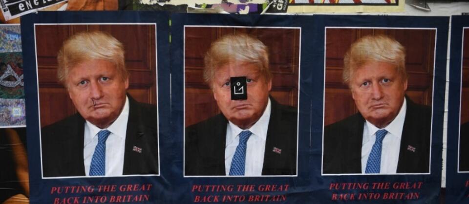 'Boris Borump', kolaż twarzy Johnsona i Trumpa na ścianie w Londynie / autor: PAP/epa
