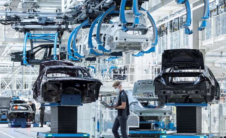 Linia produkcyjna w fabryce Mercedesa w niemieckim Sindelfingen. / autor: Mercedes-Benz (mat. prasowe)
