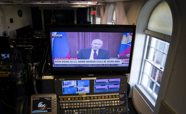 Wystąpienie Putina - transmisja na briefiengu w Białym Domu / autor: EPA/PAP