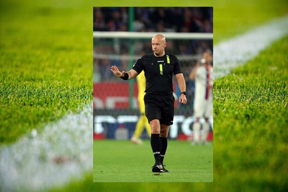 Sędzia Szymon Marciniak podczas meczu 32. kolejki piłkarskiej Ekstraklasy: Górnik Zabrze - KGHM Zagłębie Lubin / autor: PAP/Art Service, w tle zdj. ilustacyjne/Pixabay