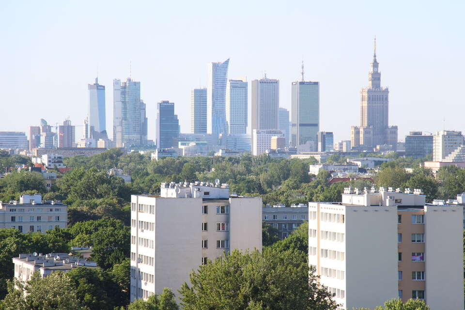 "Wrócił Tusk, wróciła dzika reprywatyzacja w Warszawie!". Mieszkańcy bloków na Woli boją się o swoją przyszłość. Na zdjęciu panorama Warszawy / autor: Fratria