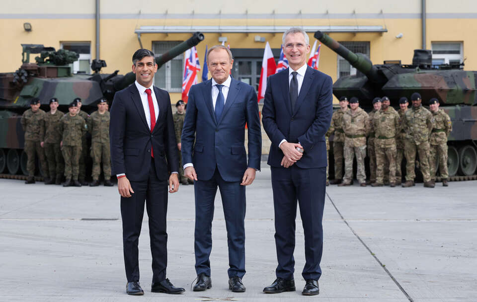 Premier Wielkiej Brytanii i Irlandii Północnej Rishi Sunak, premier RP Donald Tusk, sekretarz generalny NATO Jens Stoltenberg / autor: PAP