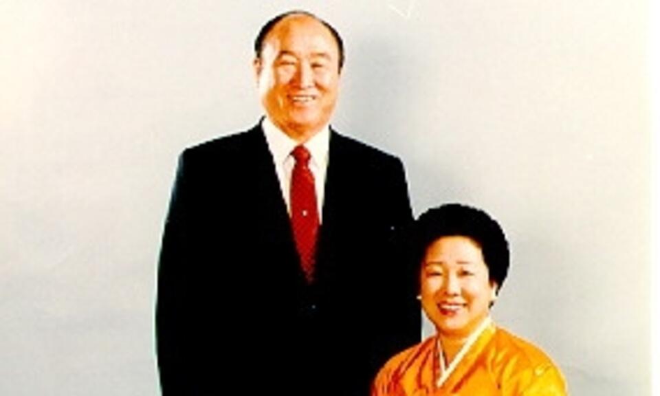 Sun Myung Moon z żoną. Fot. Wikipedia