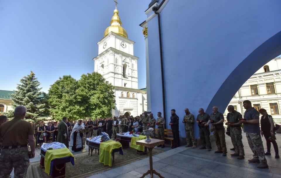 Zdjęcie ilustracyjne/ Pogrzeb trzech ukraińskich żołnierzy w Kijowie / autor: PAP/EPA/OLEG PETRASYUK