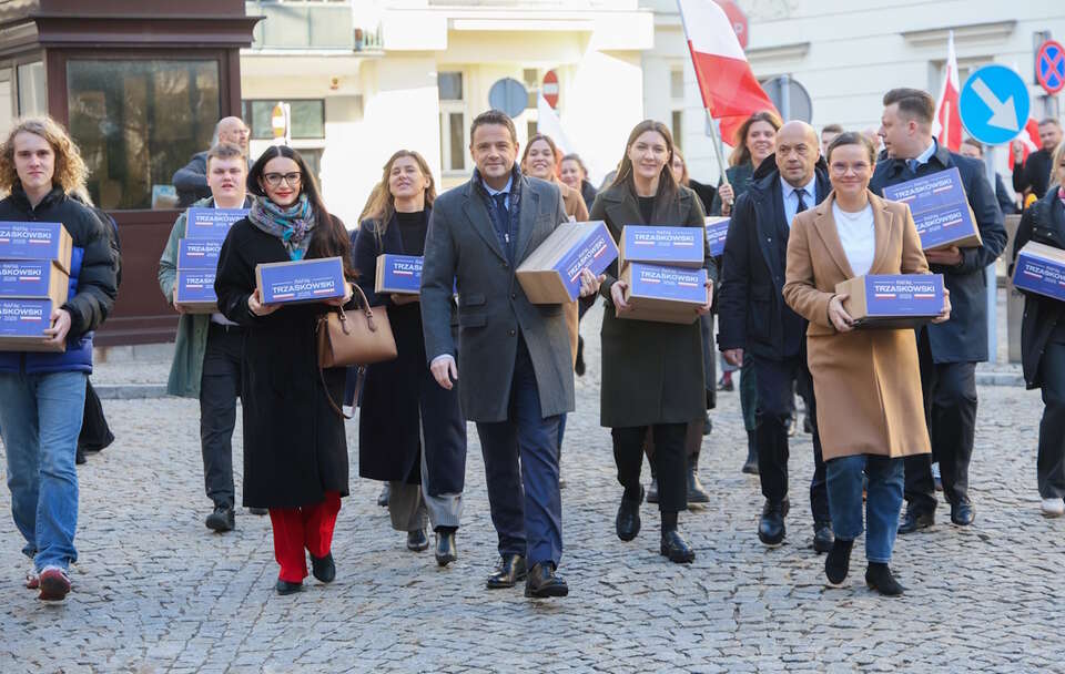 Rafał Trzaskowski i jego sztab / autor: PAP/Rafał Guz