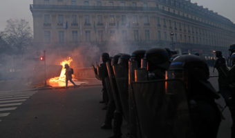 Paryż: Rekordowa liczba demonstrantów. Ostre starcia z policją