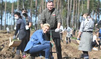 Para prezydencka zachęca do sadzenia drzew i sprzątania lasów