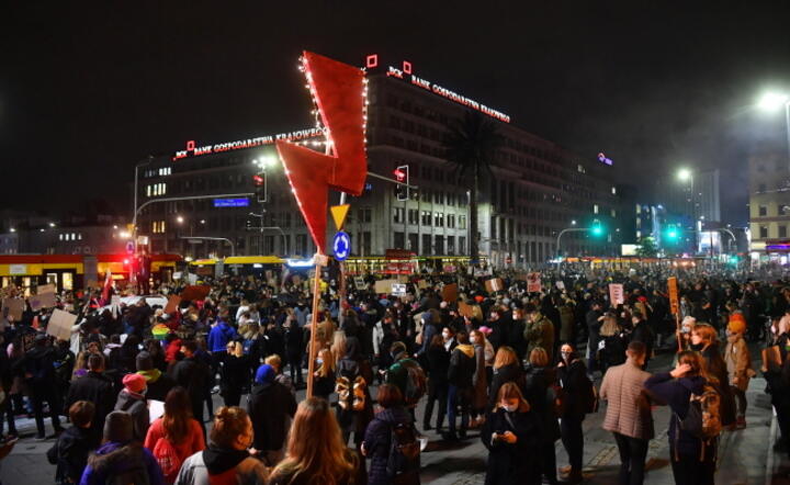 Warszawa protesty ws. aborcji / autor: PAP/Radek Pietruszka