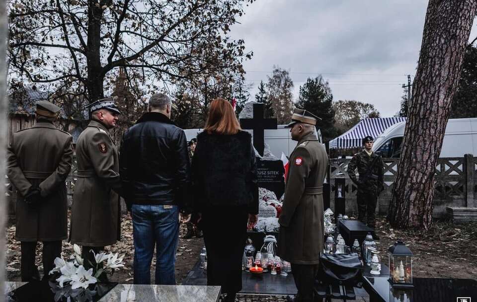 Grób sierżanta Mateusza Sitka odwiedziła między innymi 1. Warszawska Brygada Pancerna / autor: X/@1WBPanc