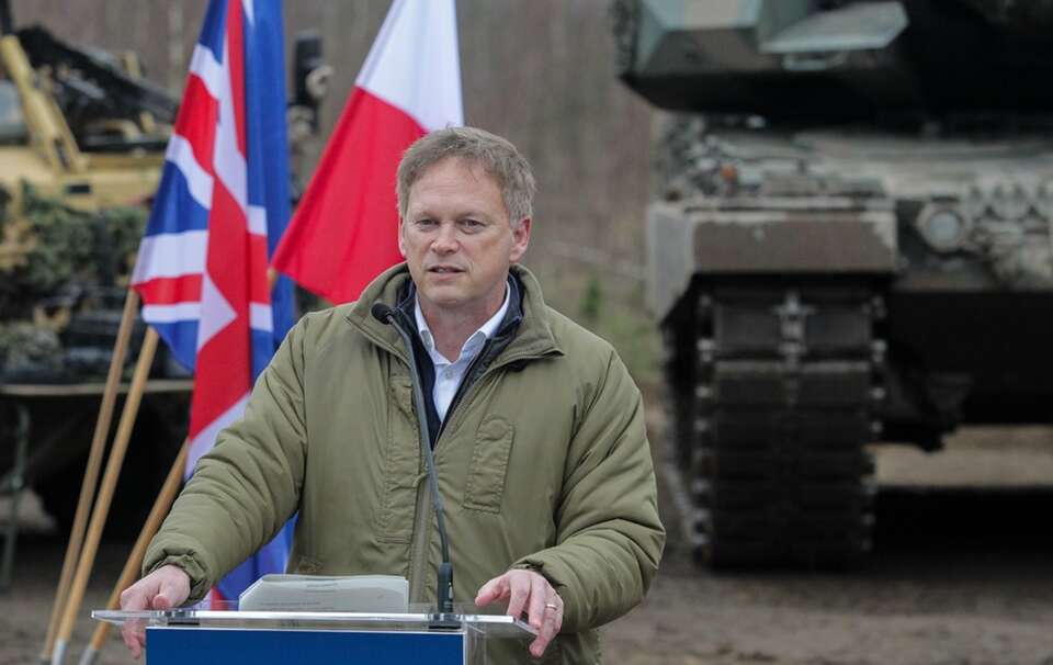 Brytyjski minister obrony Grant Schapps na poligonie w Orzyszu / autor: PAP/Tomasz Waszczuk