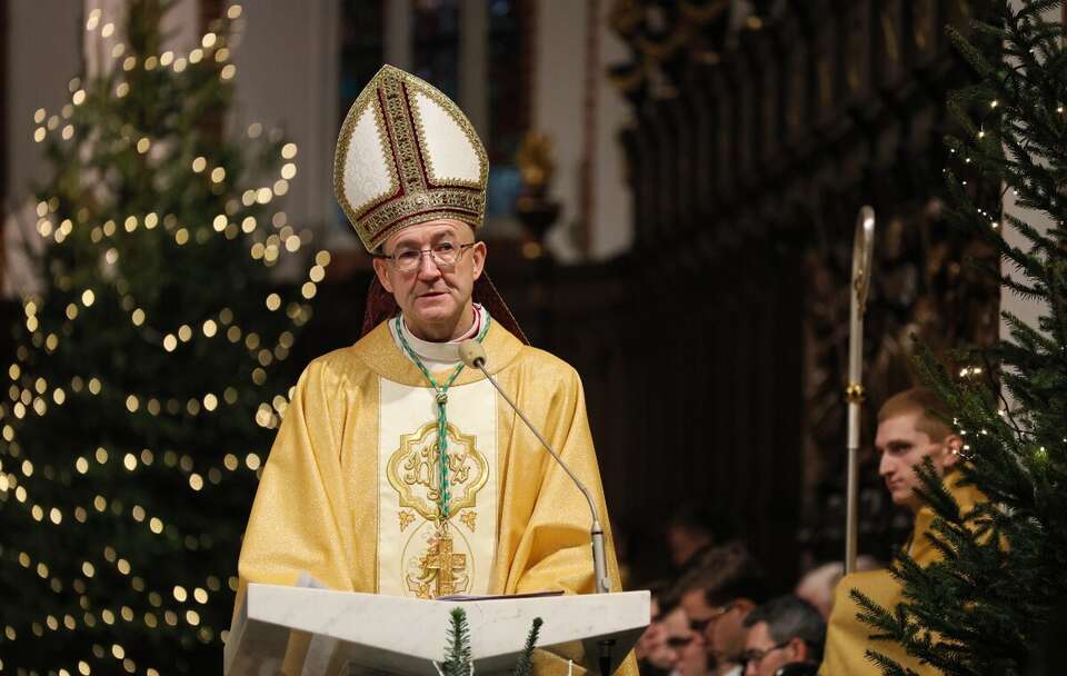 Abp Adrian Galbas podczas mszy świętej w Archikatedrze św. Jana Chrzciciela w Warszawie / autor: PAP/Paweł Supernak