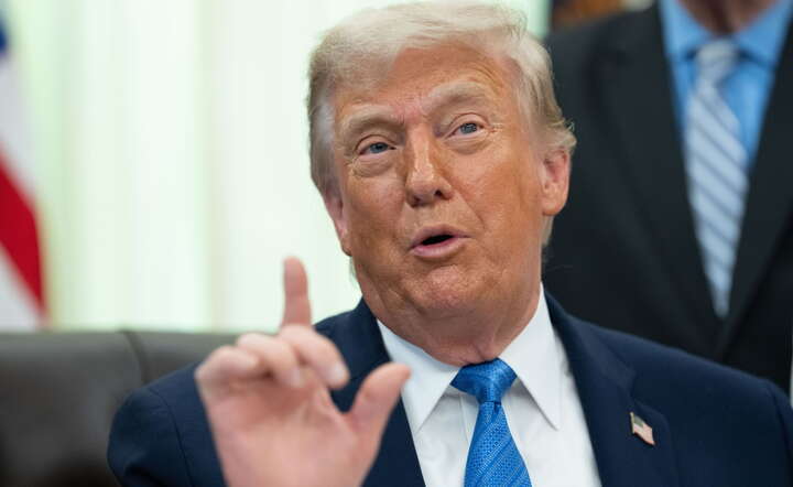 Prezydent USA Donald Trump w Białym Domu / autor: PAP/ EPA/AARON SCHWARTZ 