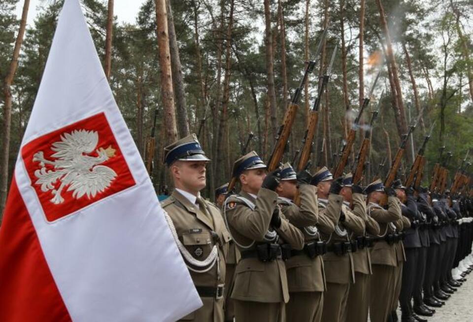 "Śpij kolego w ciemnym grobie..." (Fot. PAP/Paweł Supernak)