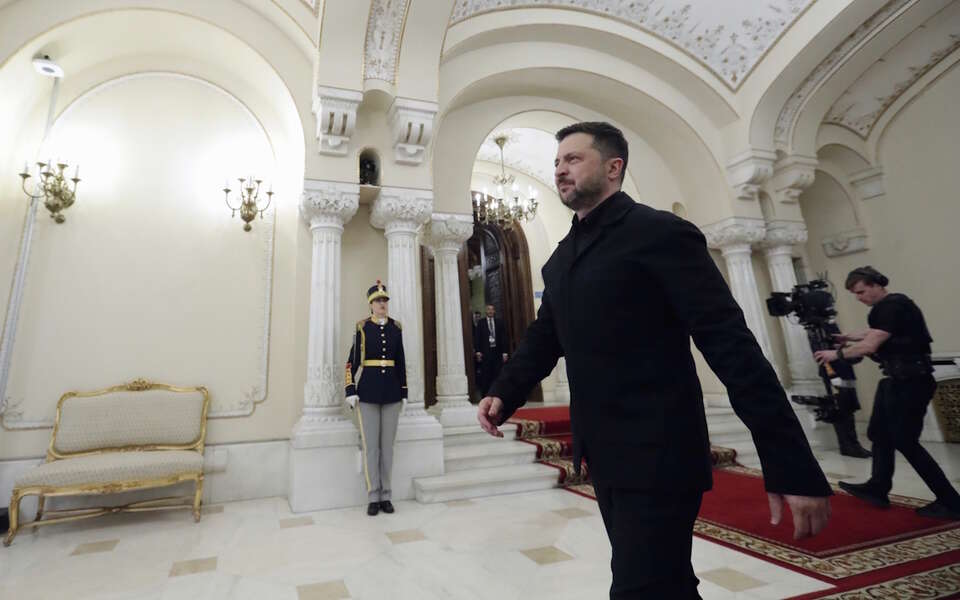 Wołodymyr Zełenski na szczycie B9 (Bukaresztańskiej Dziewiątki) i państw nordyckich w Bukareszcie / autor: PAP/EPA