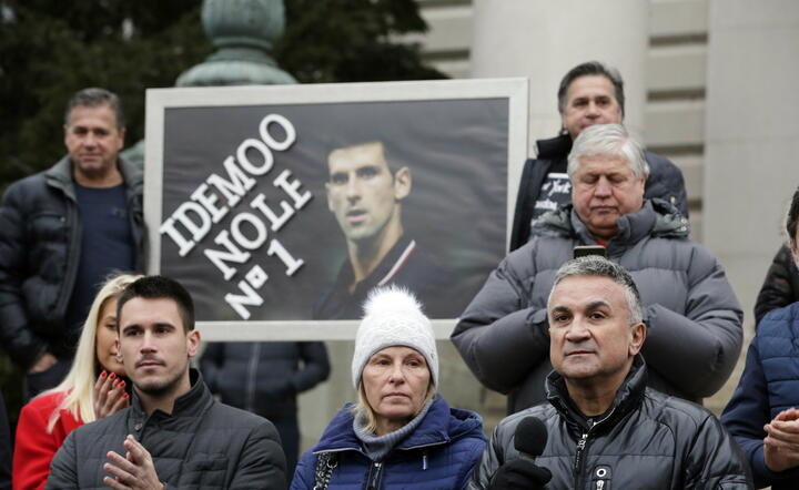 Protesty przeciwko przetrzymywaniu Djokovicia / autor: PAP/EPA/ANDREJ CUKIC