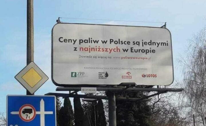 akcja billboardowa na temat cen paliw w Polsce ws. w Europie / autor: Yanek/Fb