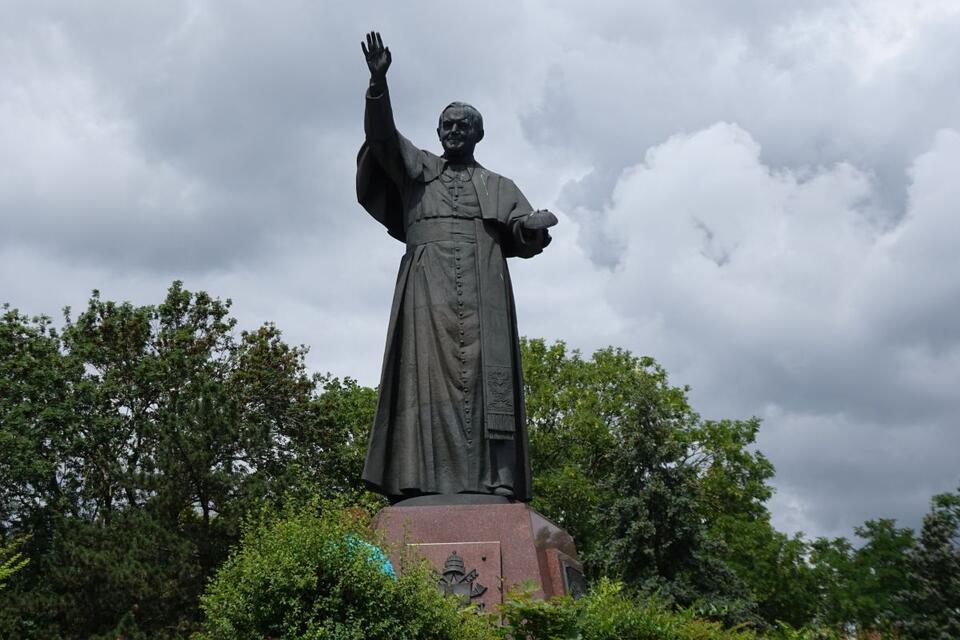 Pomnik Jana Pawła II na Jasnej Górze / autor: Fratria