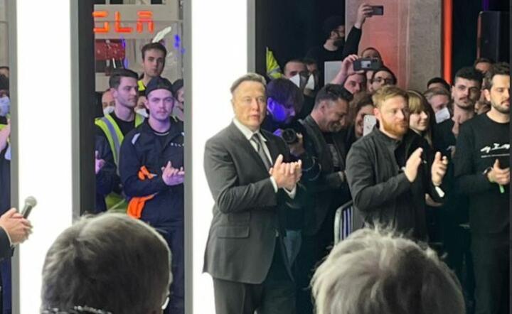 Elon Musk na otwarciu fabryki Tesli pod Berlinem  / autor: Twitter