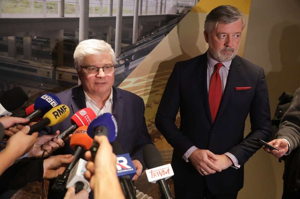 Lasek i prezes CPK próbują się tłumaczyć ws. działki