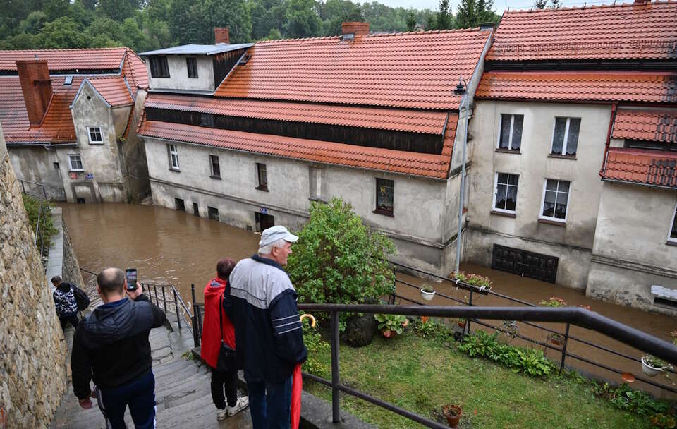 Zalane tereny w Bystrzycy Kłodzkiej / autor: AP/Maciej Kulczyński