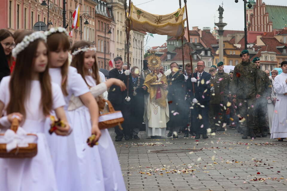 Ulicami Warszawy przeszła procesja Bożego Ciała