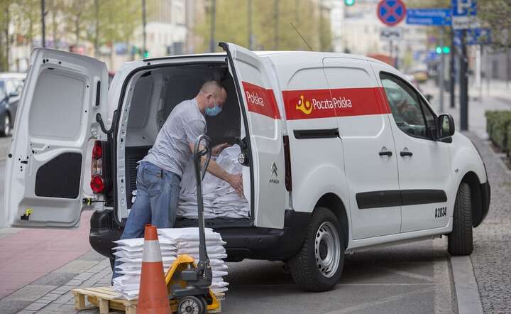 Przesyłki kurierskie zdominowały sektor usług pocztowych