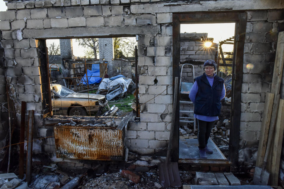 Zniszczony dom w miejscowości Lukashivka. / autor: PAP/EPA