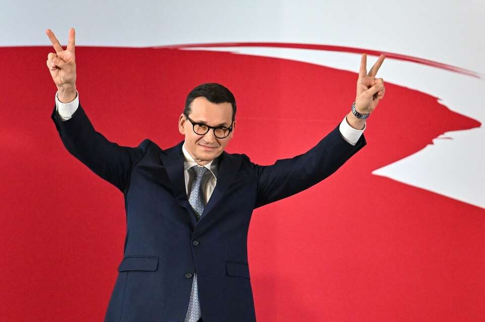 Wiceprezes PiS Mateusz Morawiecki przemawia podczas kongresu Prawa i Sprawiedliwości w hali sportowej Zespołu Szkół nr 2 im. Ludwika Skowyry w Przysusze. / autor: PAP/Piotr Polak