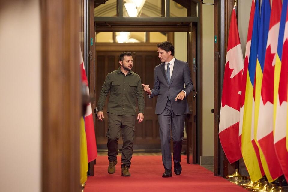 Na zdj. prezydent Ukrainy Wołodymyr Zełenski z premierem Justin Trudeau podczas wizyty w Kanadzie / autor: PAP/EPA/UKRAINIAN PRESIDENTIAL PRESS SERVICE HANDOUT