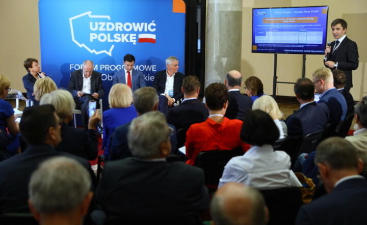 Panel dyskusyjny 'Gospodarka Wyższe zarobki, niższe podatki' podczas Forum Programowego Koalicji Obywatelskiej / autor: PAP/Rafał Guz