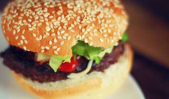 Alternatywa dla fast foodów? Polski schabowy z bułką