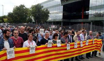 Katalończycy masowo wypłacają pieniądze