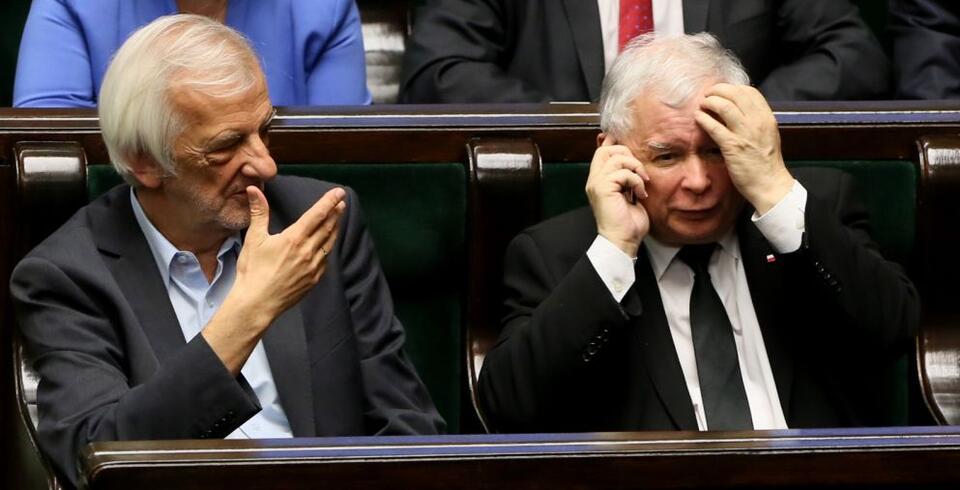 Wicemarszałek Sejmu Ryszard Terlecki i prezes PiS Jarosław Kaczyński, podczas bloku porannych głosowań w Sejmie, 9 czerwca. Fot. PAP/Tomasz Gzell 
