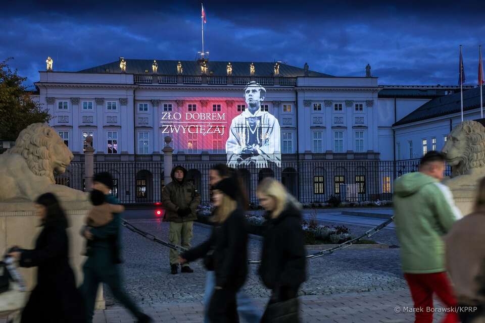 Iluminacja z okazji Narodowego Dnia Pamięci Duchownych Niezłomnych na fasadzie Pałacu Prezydenckiego / autor: Marek Borawski/KPRP