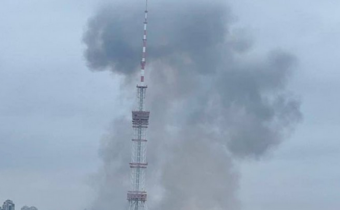 Rosjanie uderzyli w kijowską wieżę telewizyjną [wideo]