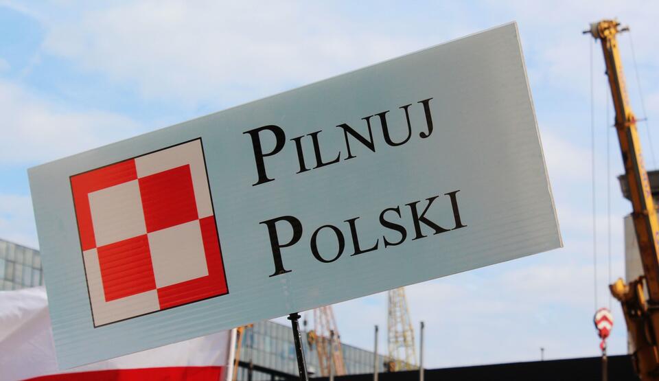 Pilnuj Polski - hasło podniesione przez nasze środowisko w roku 2010 / autor: wpolityce.pl