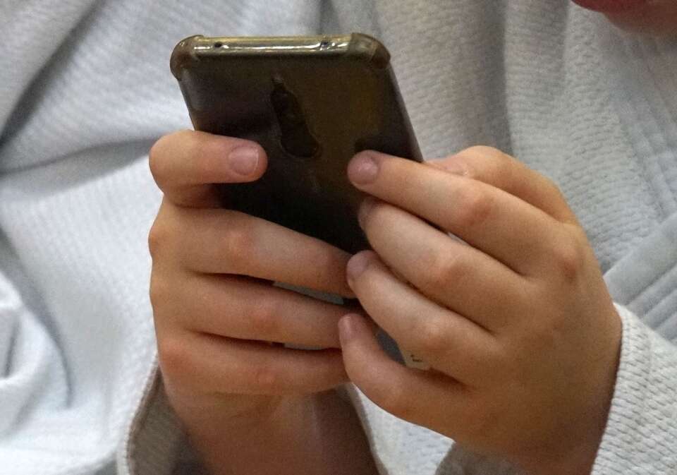 Kolejny kraj z ograniczeniem korzystania z mediów