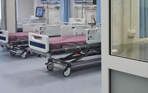 Niezbędny do przeprowadzenia zabiegu tomograf zepsuł się ponad rok temu! Od tego czasu dzieci wciąż czekają / autor: Fratria