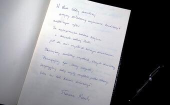W związku z katastrofą pod Szczekocinami można składać wpisy do księgi kondolencyjnej wyłożonej na Dworcu Centralnym w Warszawie